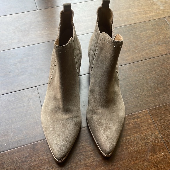 Marc Fisher Ltd Yami Studded Chelsea Suede Booties Ankle Boots Womens Size 7.5 - Picture 4 of 7